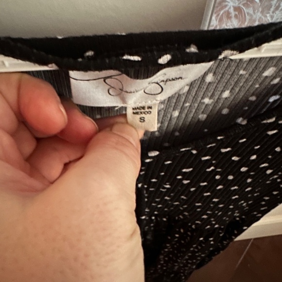 Jessica Simpson Black and White Flutter Sleeve Dress - Picture 3 of 3